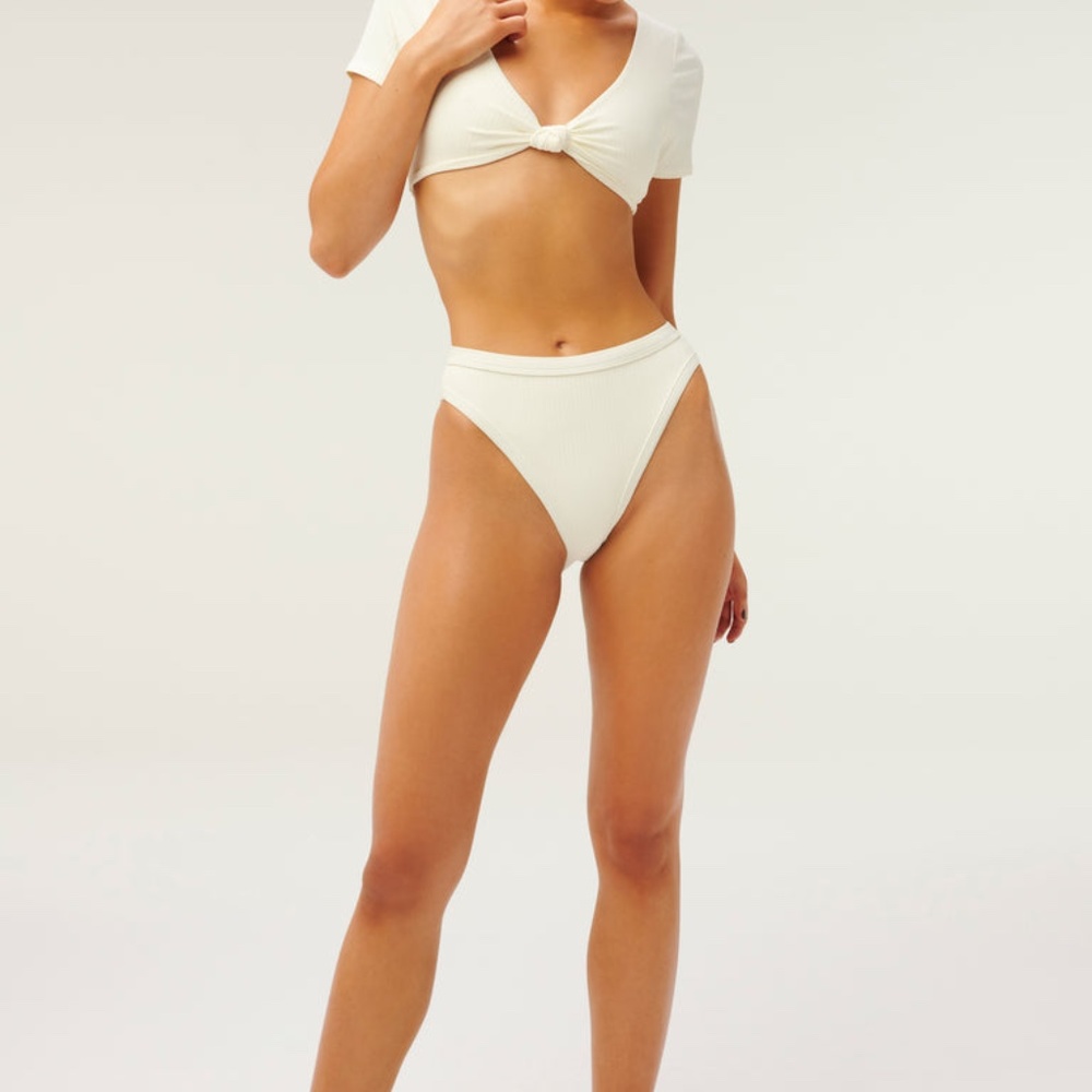 Good American Bikini (RIB HIGH CUT SPORT BOTTOM & RIB TWIST FRONT TEE)